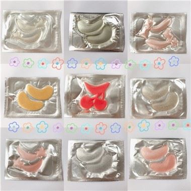 Máscara de ouro 24K sob os olhos