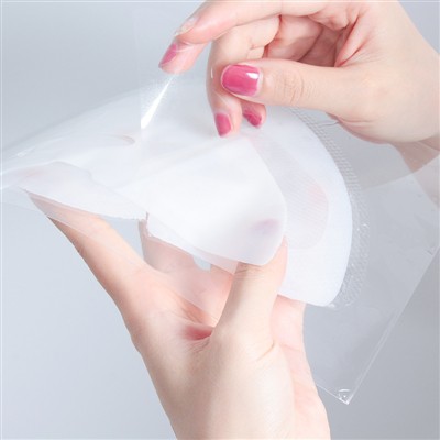 Nova fórmula de máscara facial que desaparece leva a beleza noturna para o pr...